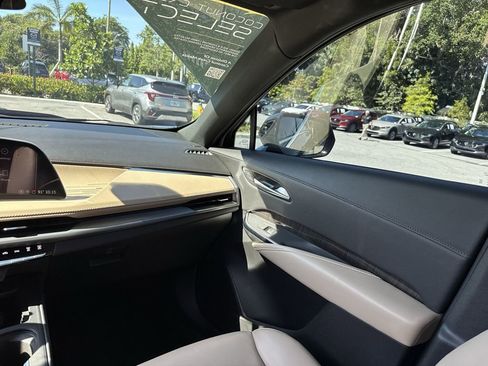 Used 2024 Cadillac XT4 Premium Luxury FWD image 15