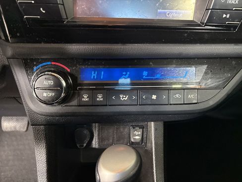 Used 2016 Toyota Corolla L image 19