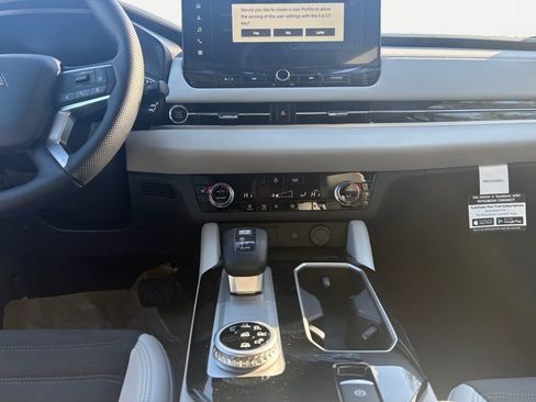 New 2026 Mitsubishi Outlander SE image 18