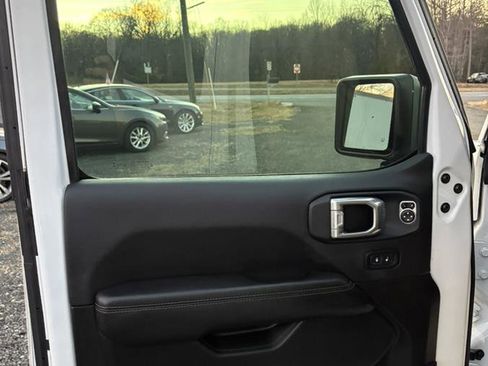 Used 2021 Jeep Gladiator Rubicon image 11