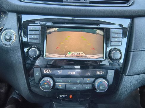 Used 2018 Nissan Rogue SV AWD/4WD image 14