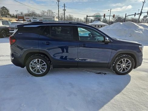 Used 2022 GMC Terrain SLT w/ LPO, Floor Liner Package image 8