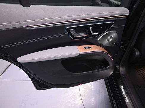 Used 2023 Mercedes-Benz EQS 580 4MATIC SUV image 29