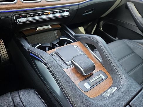 Used 2024 Mercedes-Benz GLS 450 4MATIC image 25
