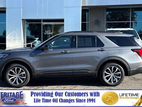 Used 2025 Ford Explorer ST-Line AWD/4WD image 7