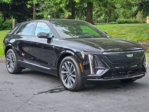 New 2025 Cadillac Lyriq Sport image 7