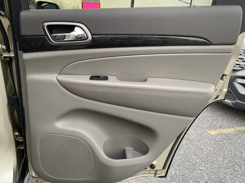 Used 2011 Jeep Grand Cherokee Laredo image 19