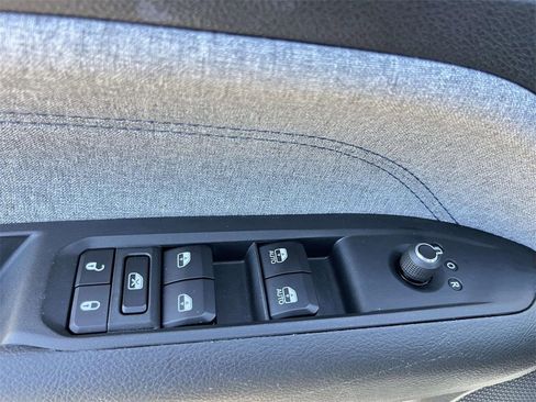 Used 2024 Jeep Compass Latitude image 12