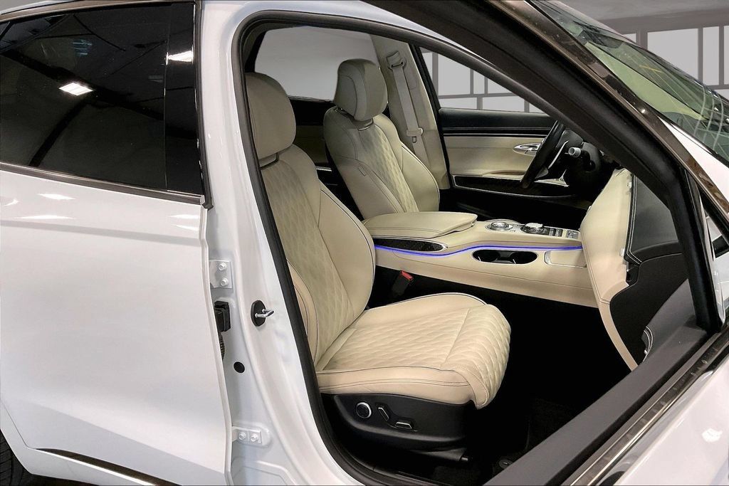 Used 2024 Genesis GV70 3.5T Sport w/ Sport Prestige Package AWD/4WD image 30
