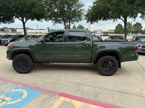 Used 2021 Toyota Tacoma TRD Off-Road w/ TRD Premium Off Road Package AWD/4WD image 6