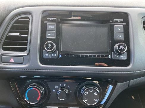 Used 2022 Honda HR-V LX image 12