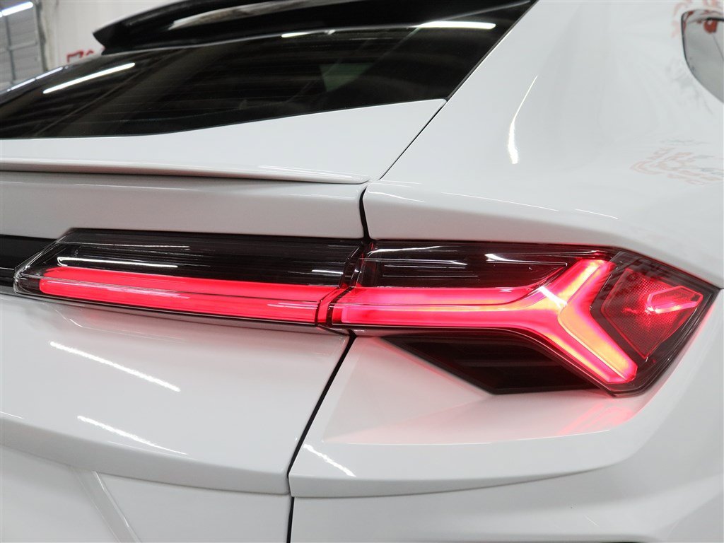 Used 2021 Lamborghini Urus AWD/4WD image 11