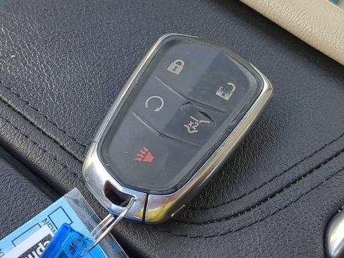 Used 2018 Cadillac XT5 FWD w/ LPO, Wheel Lock Package image 38