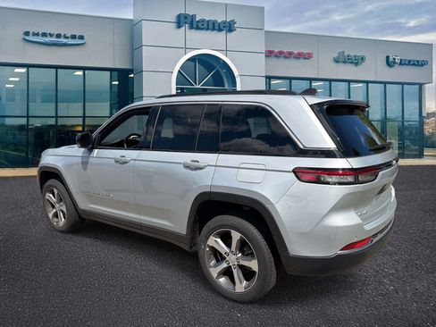 Used 2025 Jeep Grand Cherokee Limited w/ Luxury Tech Group II AWD/4WD image 3