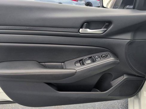 Used 2025 Nissan Altima 2.5 SV FWD image 11