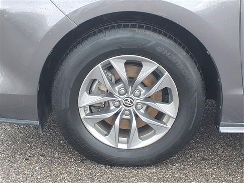 Used 2023 Toyota Sienna XLE image 10
