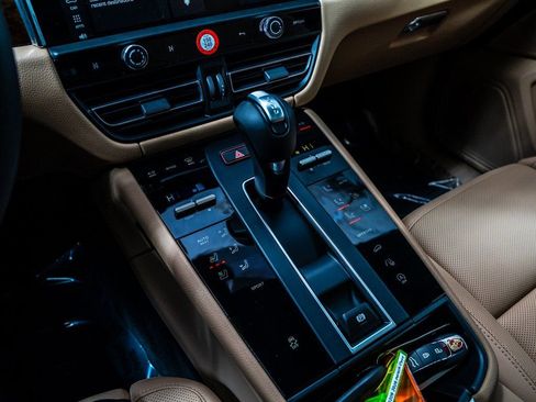 New 2026 Porsche Macan image 19