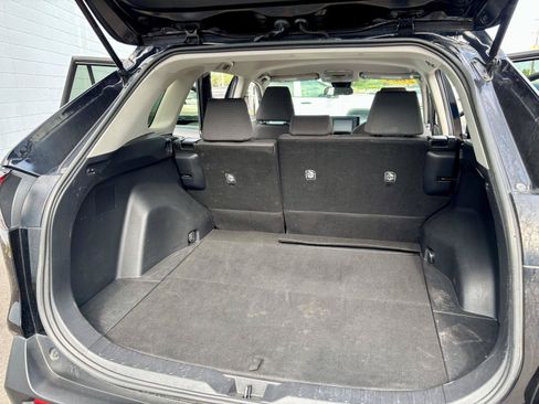 Used 2021 Toyota RAV4 XLE AWD/4WD image 11