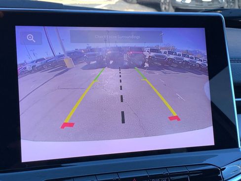 Used 2025 Jeep Compass Limited image 17