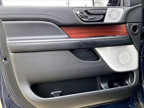 Used 2020 Lincoln Navigator L Reserve w/ Luxury Package image 14