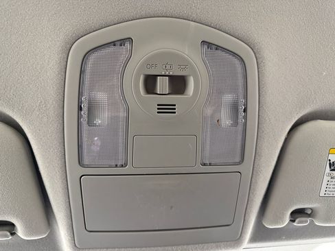 Used 2017 Toyota Prius V Four FWD image 22