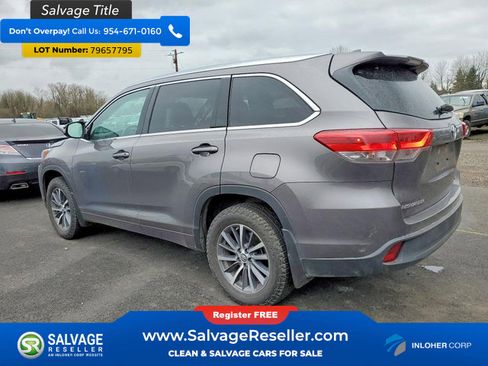 Used 2017 Toyota Highlander XLE AWD/4WD image 3