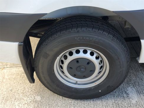 Used 2025 Mercedes-Benz Sprinter 2500 image 7