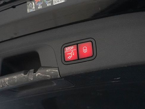 Used 2022 Mercedes-Benz GLE 350 4MATIC w/ Premium Package image 17