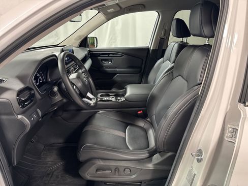 Used 2025 Honda Pilot EX-L image 3