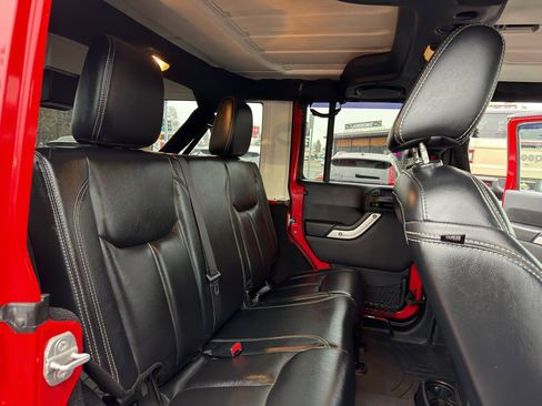 Used 2014 Jeep Wrangler Unlimited Sahara w/ Connectivity Group image 14