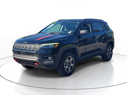 Used 2022 Jeep Compass Trailhawk w/ Trailhawk Elite Group AWD/4WD image 3
