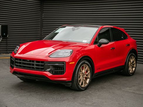 Certified 2025 Porsche Cayenne GTS AWD/4WD image 1