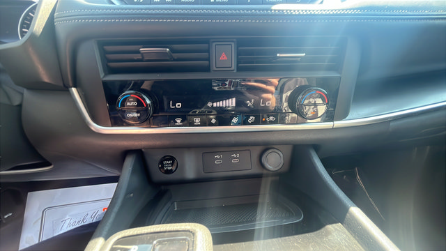 Used 2025 Nissan Rogue SV AWD/4WD image 16