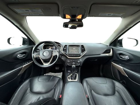 Used 2018 Jeep Cherokee Limited image 18