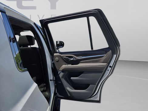 Used 2024 GMC Yukon Denali RWD image 18