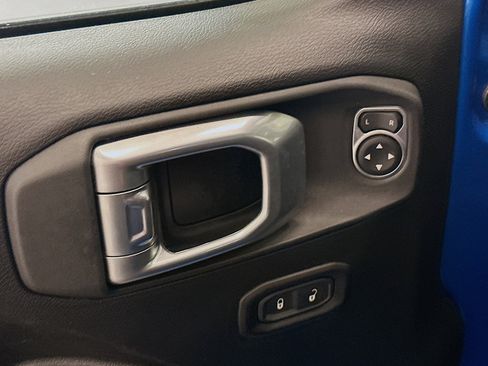 Used 2023 Jeep Wrangler Unlimited w/ Cold Weather Group AWD/4WD image 15