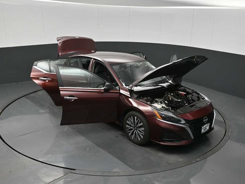 Used 2024 Nissan Altima 2.5 SV image 37