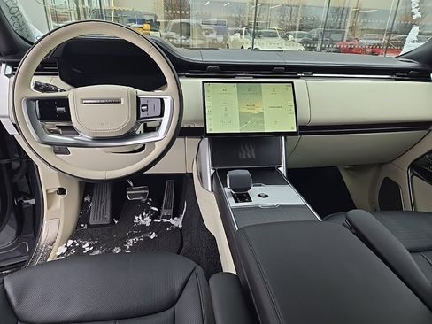 Used 2024 Land Rover Range Rover Long Wheelbase Autobiography image 14