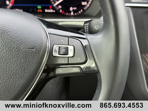 Used 2018 Volkswagen Tiguan SEL Premium image 18