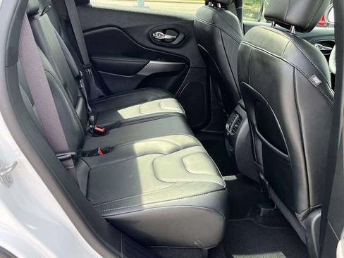 Used 2022 Jeep Cherokee Latitude Lux w/ Sun & Sound Group AWD/4WD image 23