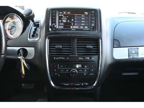 Used 2015 Dodge Grand Caravan R/T image 21