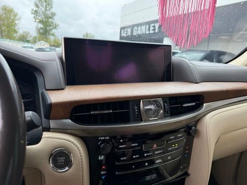 Used 2016 Lexus LX 570 4WD w/ Luxury Package image 13
