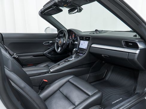 Certified 2019 Porsche 911 Targa 4S image 27