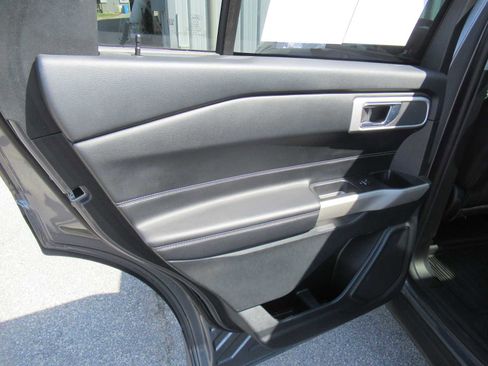 Used 2022 Ford Explorer XLT w/ Equipment Group 202A image 17