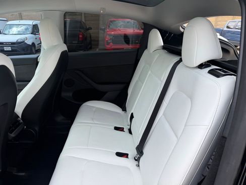 Used 2024 Tesla Model Y Long Range AWD/4WD image 19
