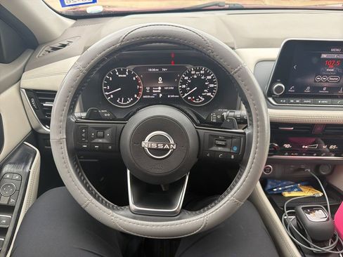 Used 2023 Nissan Rogue SL image 4