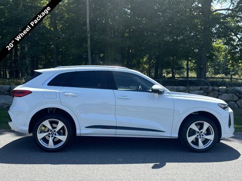 Used 2025 Audi Q5 Premium Plus w/ Premium Plus AWD/4WD image 2