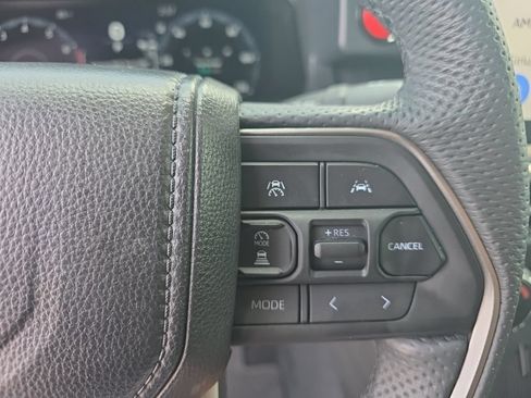 Certified 2025 Toyota Tacoma TRD Off-Road AWD/4WD image 19