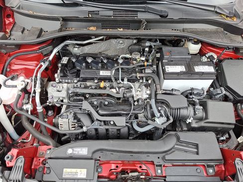 Certified 2022 Toyota Corolla Cross XLE image 28