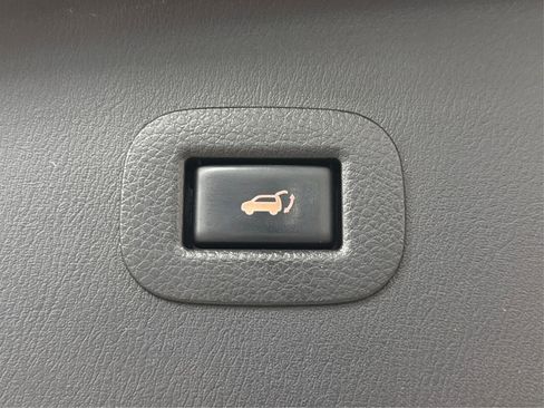 Used 2018 Nissan Armada Platinum w/ Captain Seat Package image 19